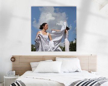 dancing with cloth by Martina Dol