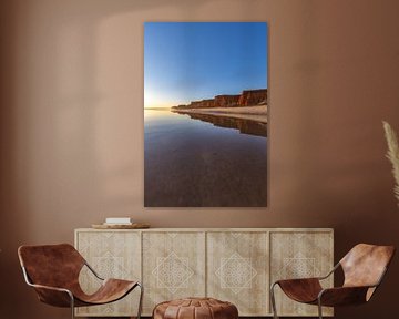 Sonnenuntergang am Sandstrand Praia da Falésia. Klippen Pinke Blumen bei Albufeira, Portugal von Fotos by Jan Wehnert