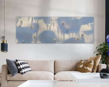 Luftaufnahme einer welligen Schneelandschaft mit Weißtannen im warmen Abendlicht von Besa Art