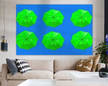Groene paraplu's op blauwe achtergrond van Patricia Hofmeester