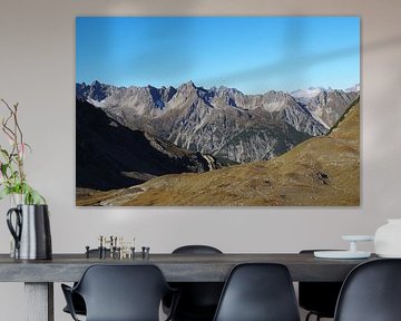 The power of Tyrol, where alpine expanses, rock formations and gentle mountain meadows create a powerful, harmonious landscape. by Miriam Schwarzfischer Fotografie