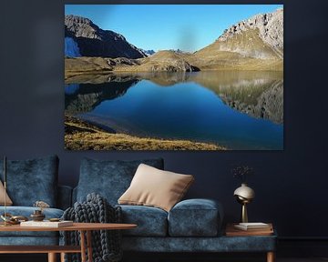 Kracht van Tirol, waar alpine uitgestrektheid, rotsformaties en glooiende bergweiden een krachtig, harmonieus landschap vormen. van Miriam Schwarzfischer Fotografie