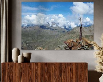 The Engadin mountains offer a harmonious blend of alpine expanses, crystal-clear lakes and gentle larch forests. The landscape is flooded with light, peaceful and majestic at the same time - a natural paradise in the heart of Switzerland. by Miriam Schwarzfischer Fotografie