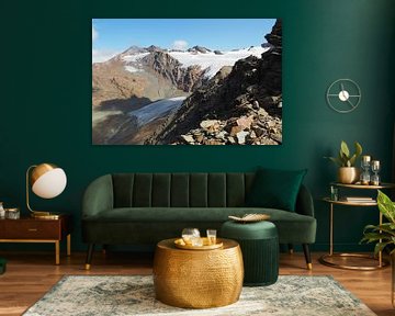 The Engadin mountains offer a harmonious blend of alpine expanses, crystal-clear lakes and gentle larch forests. The landscape is flooded with light, peaceful and majestic at the same time - a natural paradise in the heart of Switzerland. by Miriam Schwarzfischer Fotografie