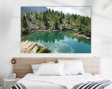 The Engadin mountains offer a harmonious blend of alpine expanses, crystal-clear lakes and gentle larch forests. The landscape is flooded with light, peaceful and majestic at the same time - a natural paradise in the heart of Switzerland. by Miriam Schwarzfischer Fotografie