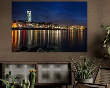 Deventer Skyline bij nachtelijke omstandigheden van Martin Podt