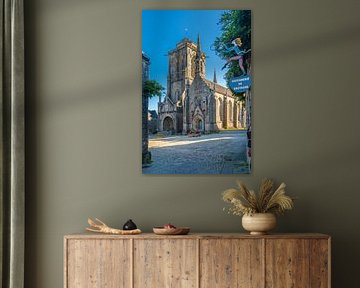 Historische huizen van granietsteen op Place de l`Eglise in Locronan, Bretagne van Christian Müringer