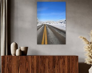 Une route déserte en hiver sur Claude Laprise