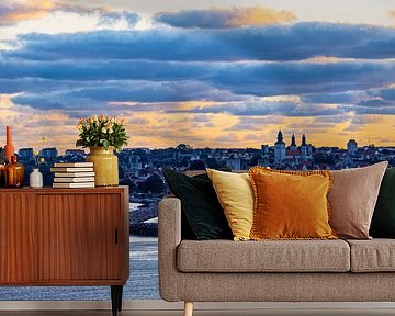 Uitzicht over de haveningang met pier naar de oude stad Visb