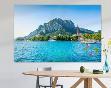 Vue de la ville de Lecco et du lac de Côme. Italie, Europe. sur Stefano Orazzini