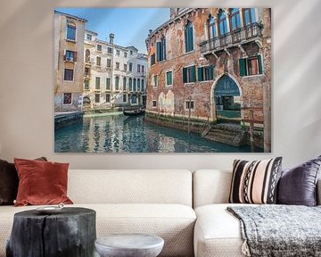 Un tour en gondole à Venise sous un ciel bleu sur t.ART