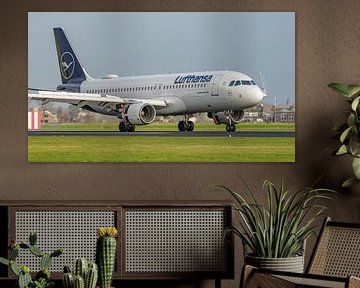 Geland Lufthansa Airbus A320-200 passagiersvliegtuig. van Jaap van den Berg