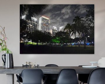 Blick auf die Stadt an einem Winterabend