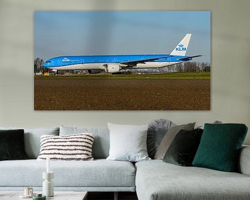 KLM Boeing 777-300 passagiersvliegtuig. van Jaap van den Berg