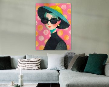 Elegant modeportret van een stijlvolle vrouw met zonnebril tegen een speelse roze achtergrond