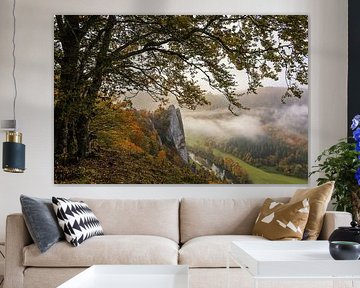 Blick vom Aussichtspunkt Burgstall oberhalb von Fridingen ins Donautal mit letzten Nebelresten - Naturpark Obere Donau von BlattArt - Christine Horn