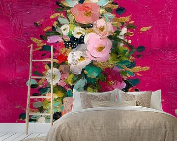 Bloemrijke kerstboom met goudaccenten op felroze achtergrond in expressieve schilderstijl