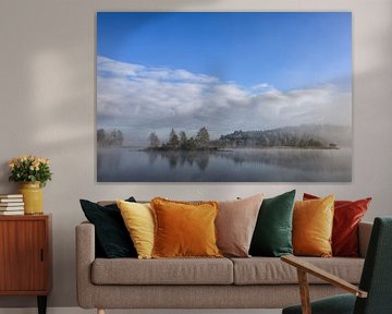 Blauer Himmel, Wolken und Nebelreste an einem Tag Ende Oktober bei den Schwackenreuter Seen - Mühlingen von BlattArt - Christine Horn