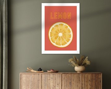 Illustration einer Zitronenscheibe mit den saftigen Scheiben auf einer kontrastierenden rosa Hintergrundfarbe, schön für die Küche von UMA Digital NL