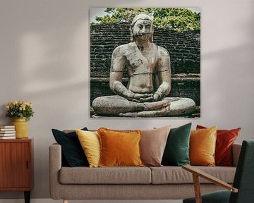 Meer dan levensgroot  vintage stenen Boeddhabeeld in meditatie van Patricia Hofmeester