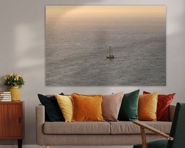 Einsames Segelboot auf dem Atlantik von Peter Haastrecht, van