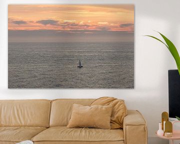 Einsames Segelboot auf dem Atlantik von Peter Haastrecht, van