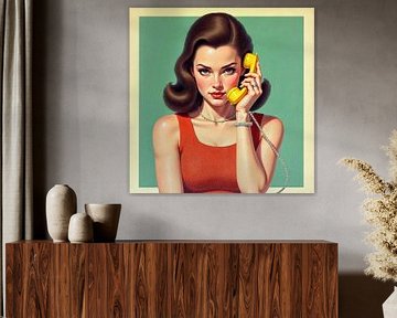Femme vintage glamour avec téléphone