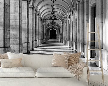 Zuilenrij van de Rua Augusta in Lissabon in zwart en wit - Tijdloze elegantie van Rolf Schnepp