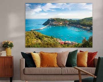 Dorf Porto Ercole und Hafen in der Bucht, Toskana von Stefano Orazzini