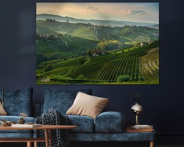 Coucher de soleil sur les vignobles en terrasses des Langhe sur Stefano Orazzini