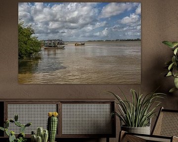 Boote auf dem Suriname-Fluss