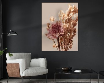 Warm sand beige dried flower bouquet by Esmeé Kiewiet