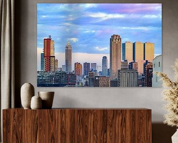 Skyline von Rotterdam bei Sonnenaufgang mit Wolkenkratzern am Kop van Zuid