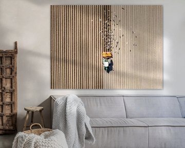 Traktor bei der Bodenbearbeitung von oben gesehen