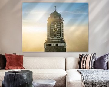 Peperbus-Kirchturm in Zwolle über dem Nebel