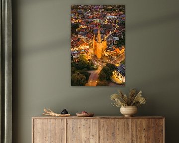 Porte de Sassenpoort à Zwolle dans le centre-ville, vue du soir