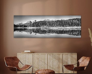 Lac de Staz en Engadine en Suisse en noir et blanc