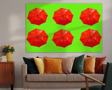 Rode  paraplu's op groene  achtergrond van Patricia Hofmeester