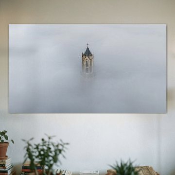 Domtoren in de ochtendmist in Utrecht van Bas van Setten