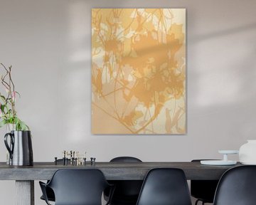 Abstraction botanique japonaise en jaune pastel, blanc et beige. sur Dina Dankers
