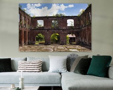 Ruine in Paramaribo, der Hauptstadt von Suriname. von René Holtslag