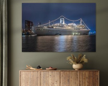 The cruise ship ss Rotterdam in Rotterdam Katendrecht in the early morning by MS Fotografie | Marc van der Stelt