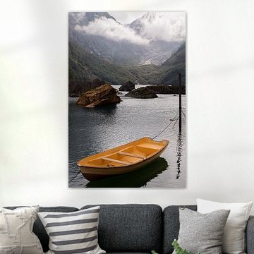 Gelbes Ruderboot in Norwegen