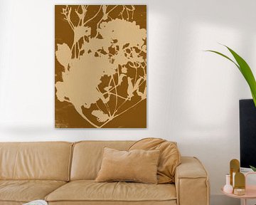 Retro-Blumen in Weiß auf dunklem Ocker von Abstrakte minimalistische Kunst