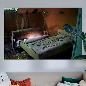 Vergessenes Schlafzimmer in einem verlassenen urbexischen Bauernhaus. von csurbex.exploring