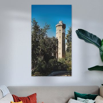 Zonnige Lissabon Straat met Kleurrijke Gebouwen