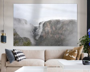 Mysterieuze mist in een bergkloof