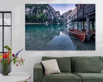 s Ochtends bij het meer van Braies in Zuid-Tirol van Achim Thomae Photography