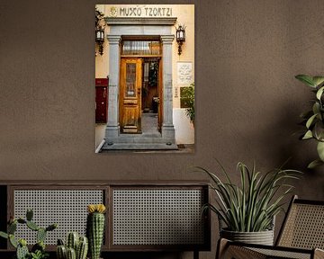 Entrée de musée authentique avec détails historiques - Museo Tzortzi sur Paul de Kok