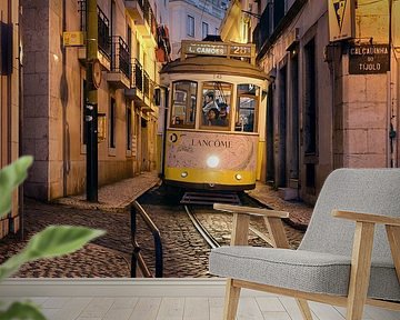 Tram 28 in de smalle straatjes van Alfama - Prachtig Lissabon
